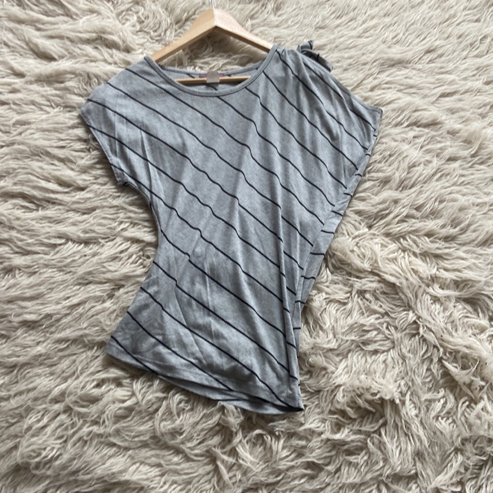 Joyce Leslie asymmetrical gray and black shirt small - Picture 5 of 8